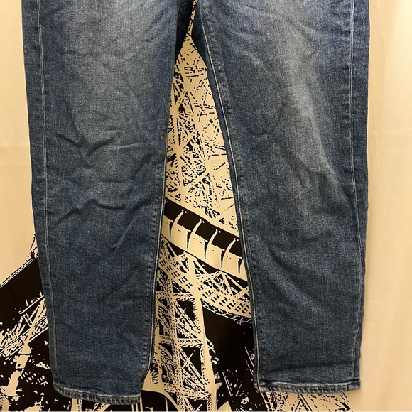 American Eagle Mom Jeans High Rise Straight Leg Medium Wash Denim Size 10 - Picture 3 of 13
